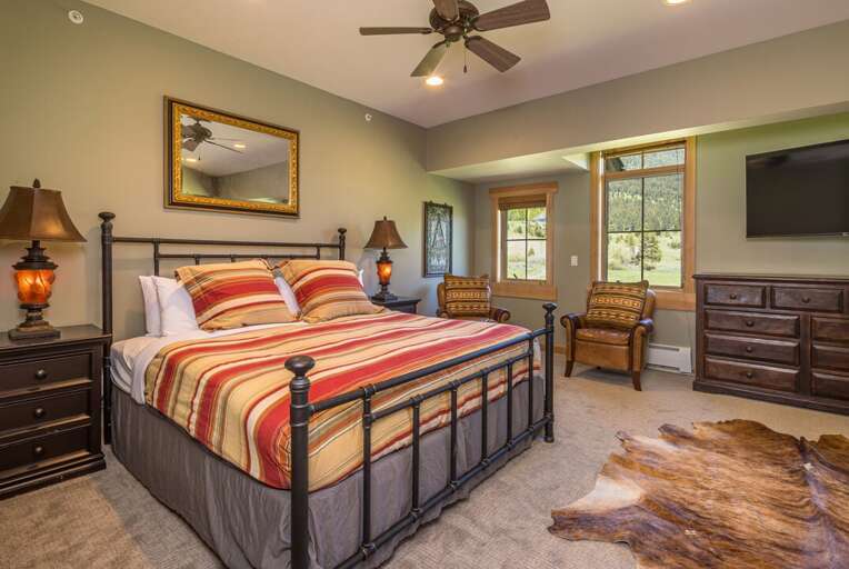 Primary Bedroom | King-size Bed | Upper Level