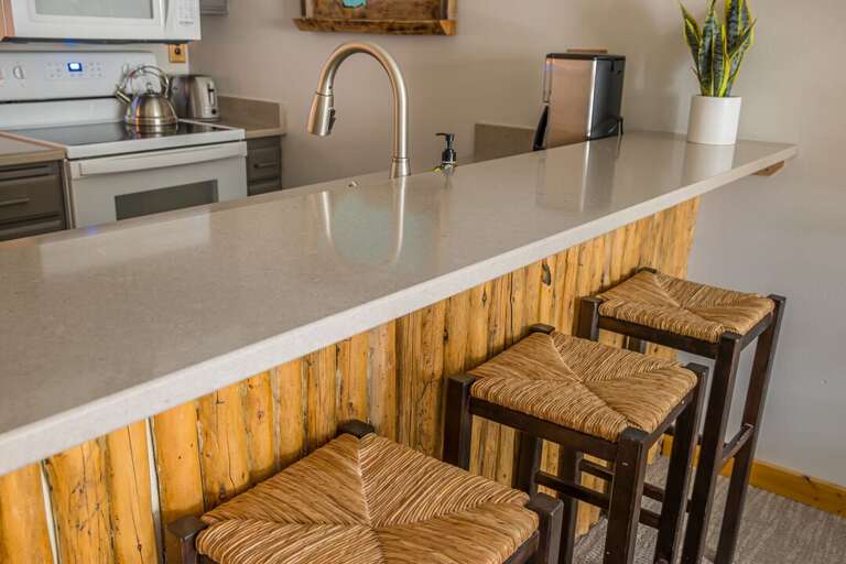 Have breakfast at the bar | Main Level