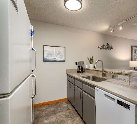 Kitchen | Main Level