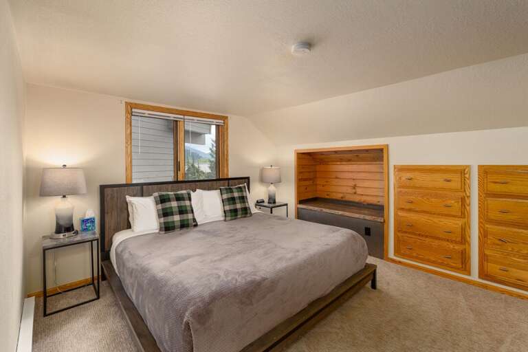 Grab a book and sit in the nook | Main Level