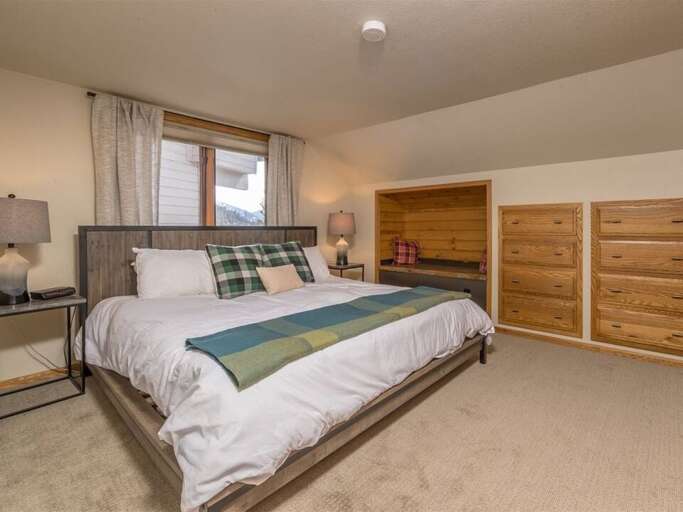 Grab a book and sit in the nook | Main Level