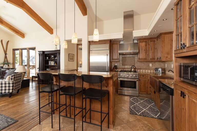 Have breakfast at the bar | Main Level