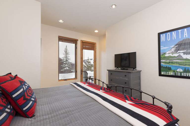 Get comfy | Lower Level