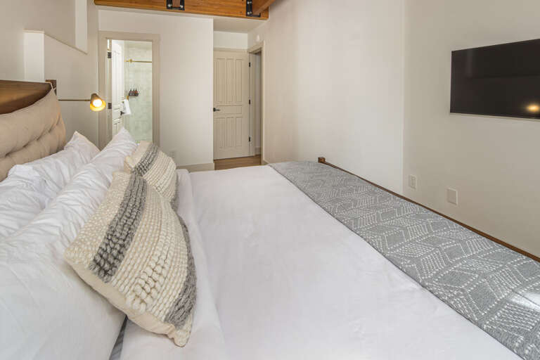 King bedroom has an ensuite bathroom and walk-in closet for all your needs | Upper Level