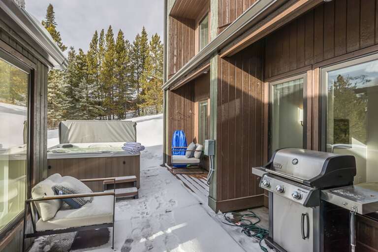 Private Deck Off the Living Room | Main Level
