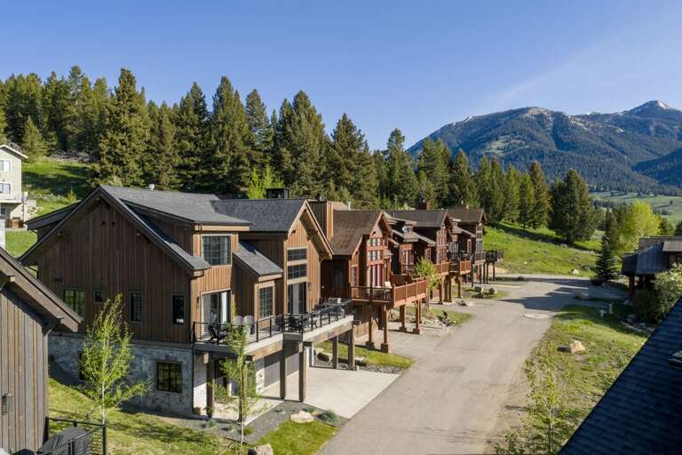 Beautiful street surrounded by the mountain | Exterior