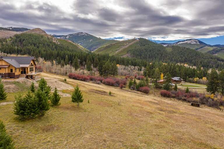 Beautiful mountain views | Exterior