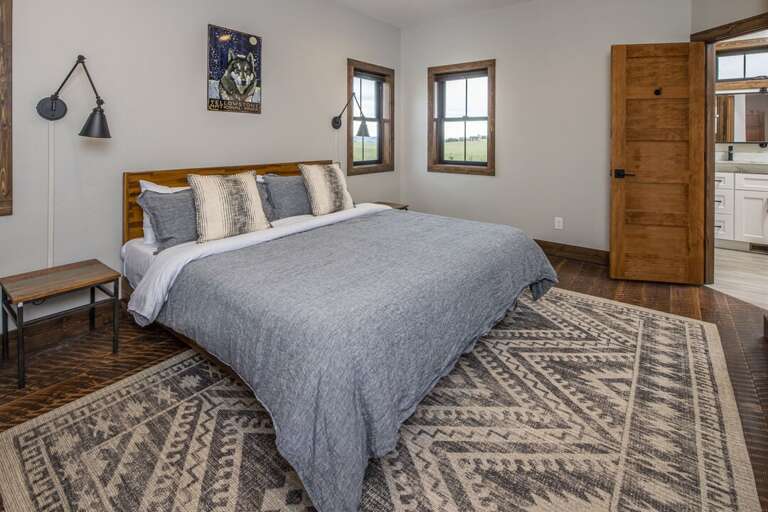 Sleep peacefully | King Bed | Main Level