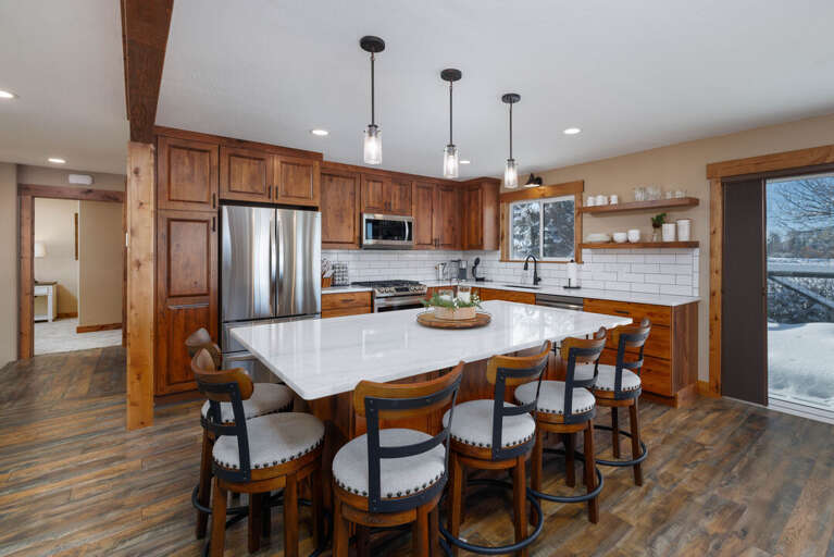 Plenty of seating in the kitchen. Plenty of seating in the kitchen.