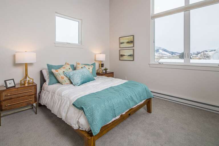 Get comfy in bed | Queen-sized bed | Main Level Get comfy in bed | Queen-sized bed | Main Level