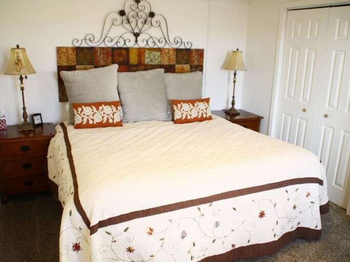 Get a good night's rest | King-Sized Bed | Main Level Get a good night's rest | King-Sized Bed | Main Level