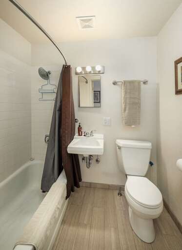 Bathroom to refresh | Main Level