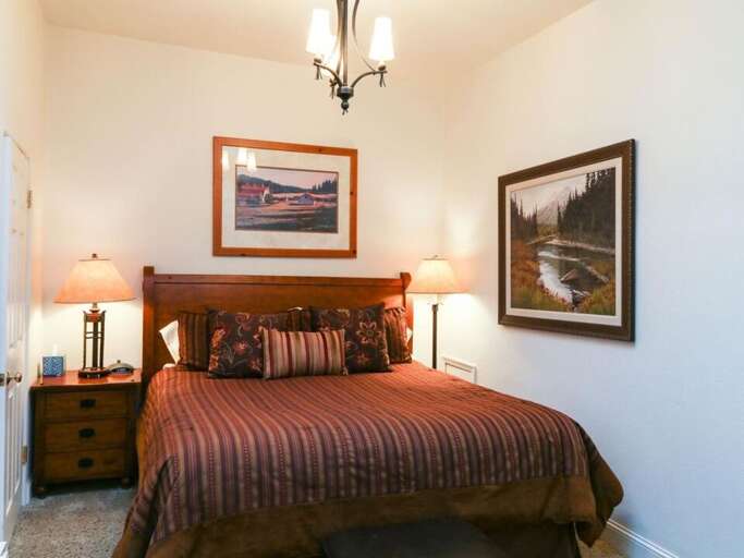 Cozy up in bed | King-Sized Bed | Main Level Cozy up in bed | King-Sized Bed | Main Level