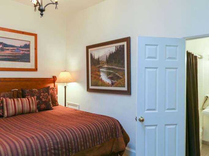Get a good night's sleep | King-Sized Bed | Main Level Get a good night's sleep | King-Sized Bed | Main Level