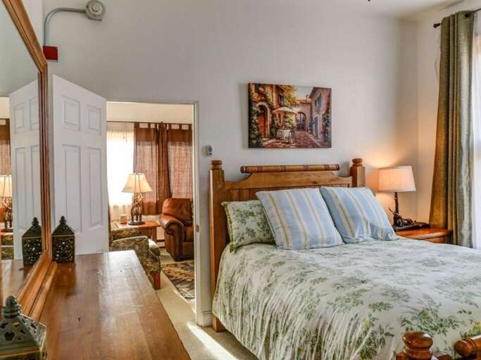 Get a good night's sleep | Queen-Sized Bed | Main Level Get a good night's sleep | Queen-Sized Bed | Main Level