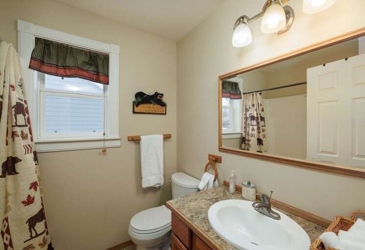Master bathroom ensuite on the main level