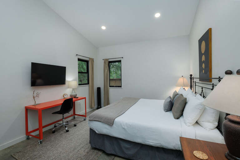 Primary Bedroom | King-size Bed | Main Level