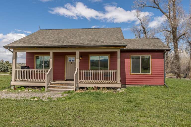 Blue Skies and Country Charm | Exterior Blue Skies and Country Charm | Exterior