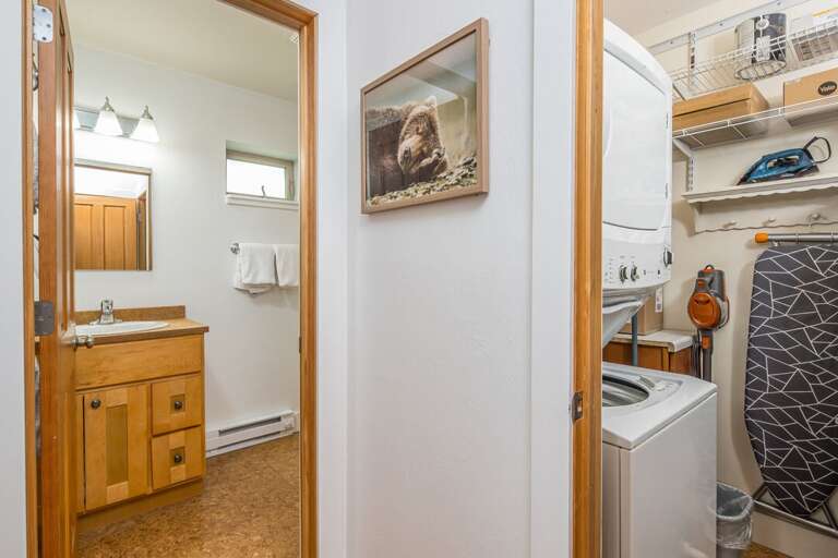 Stackable Laundry Washer and Dryer and Utility Room | Main
Level Stackable Laundry Washer and Dryer and Utility Room | Main
Level