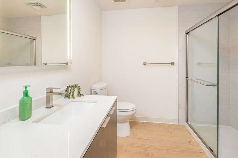 Spacious bathroom | Main Level Spacious bathroom | Main Level