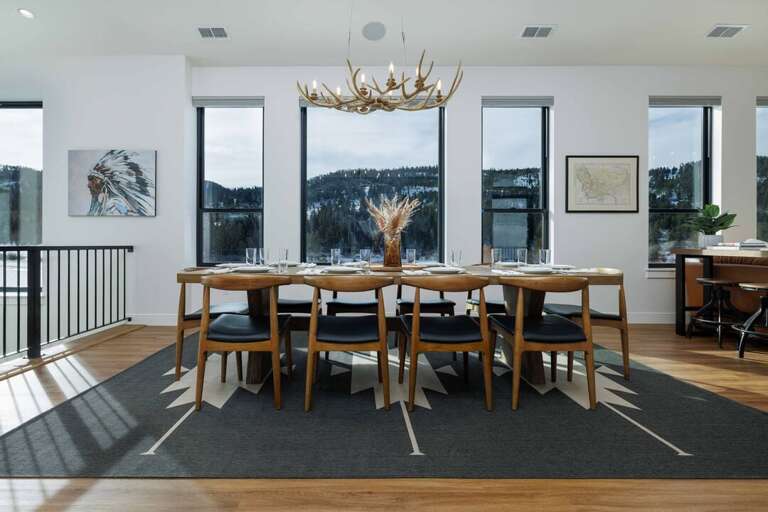 Dining Area Dining Area