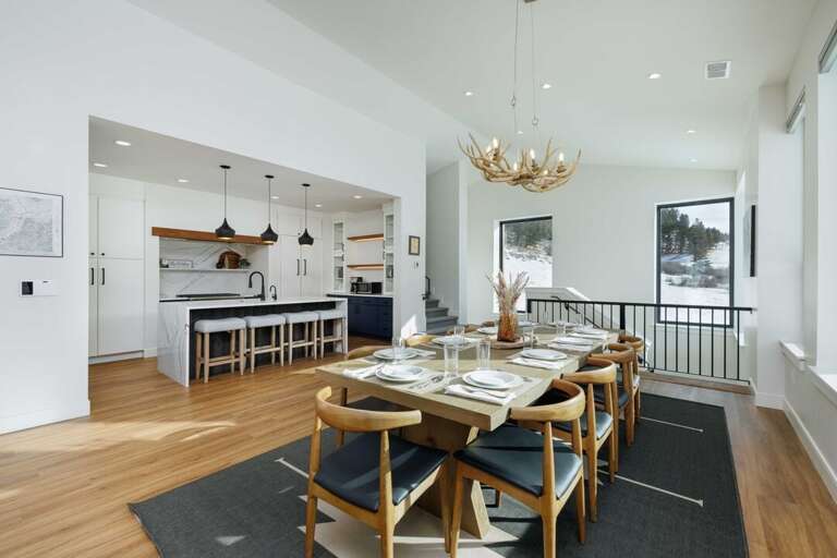 Dining/Kitchen Dining/Kitchen