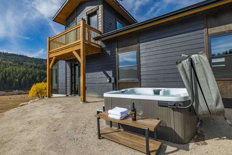 Enjoy the hot tub after a ling day of adventuring! Enjoy the hot tub after a ling day of adventuring!