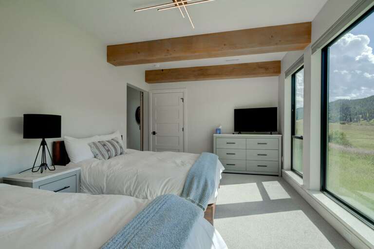 Spacious room with two queen beds Spacious room with two queen beds