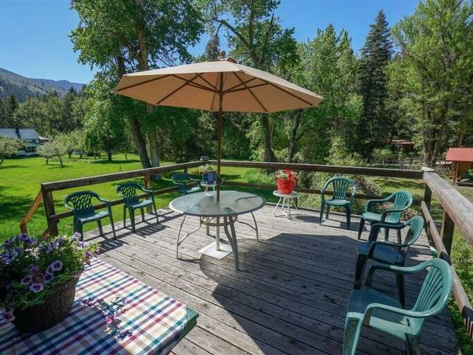 Get together with friends | Exterior