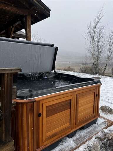 Brand new Hot tub for your enjoyment!