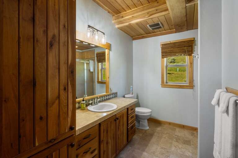 Shared Bathroom | Main Level Shared Bathroom | Main Level