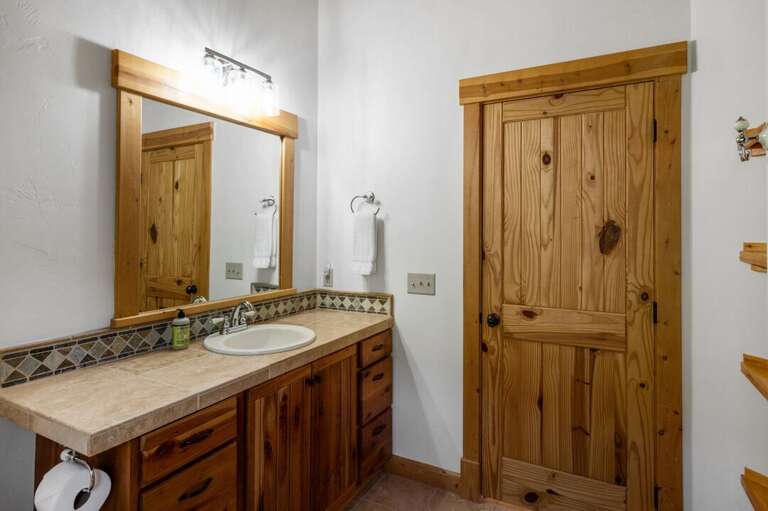 Spacious bathroom | Upper Level Spacious bathroom | Upper Level