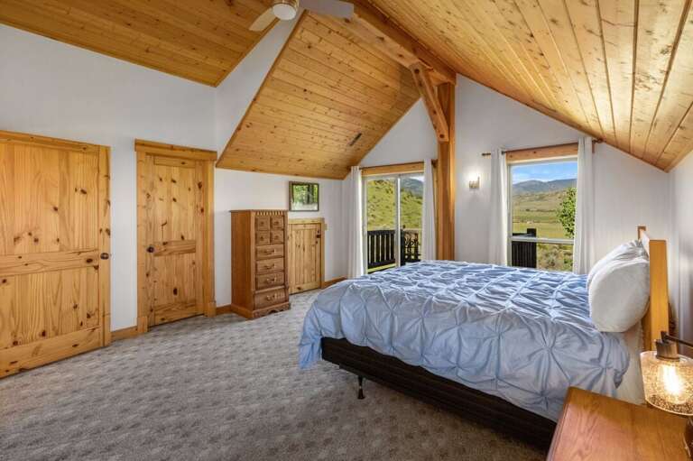 Spacious room | Upper Level