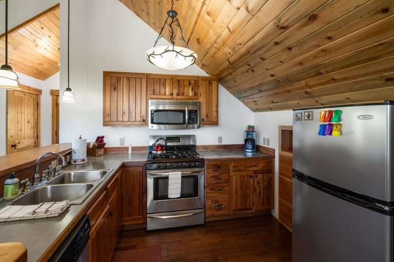 Stainless steel appliances | Guest Suite | Upper Level
