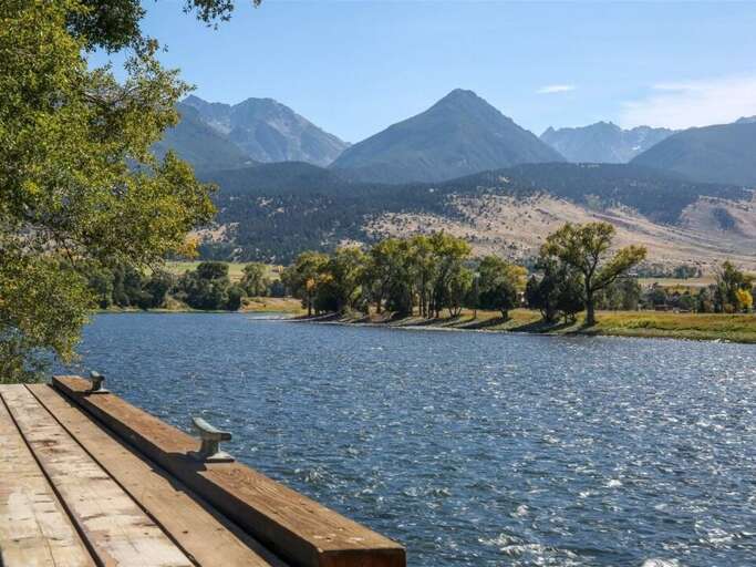 Dock your boat | Exterior