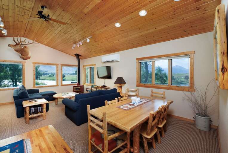 Gather around the table | Main Level