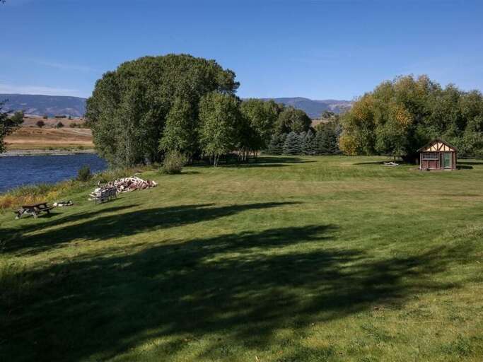 Play in the yard | Exterior