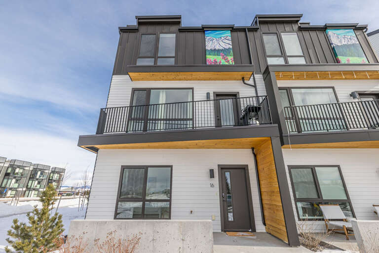 Beautiful murals on each unit | Exterior Beautiful murals on each unit | Exterior