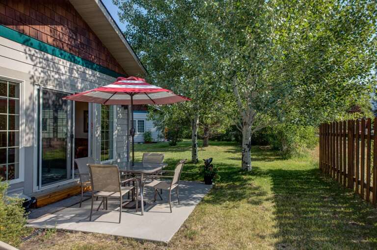 Hangout in the backyard | Exterior