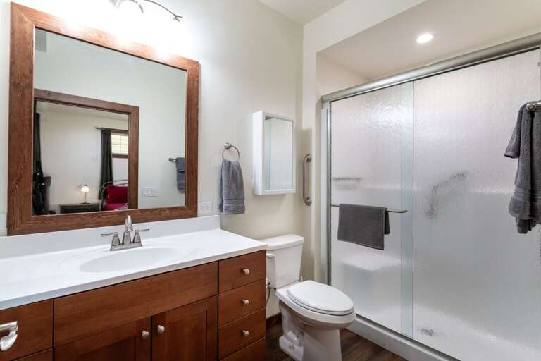 Bathroom 1, the ensuite to Bedroom 1 Bathroom 1, the ensuite to Bedroom 1