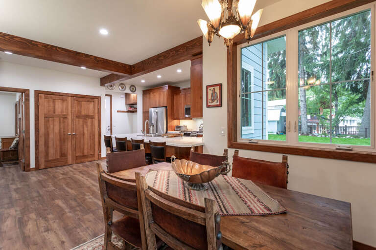 The dining room has large windows with great views! The dining room has large windows with great views!