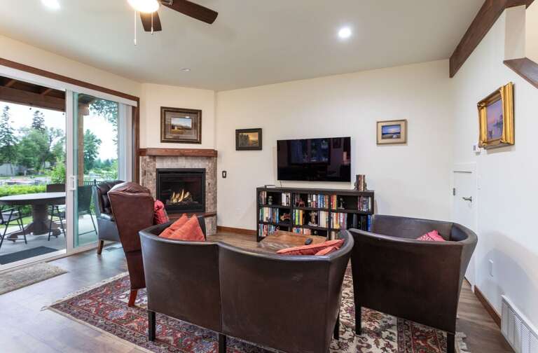 The living area is perfect for a relaxing evening The living area is perfect for a relaxing evening