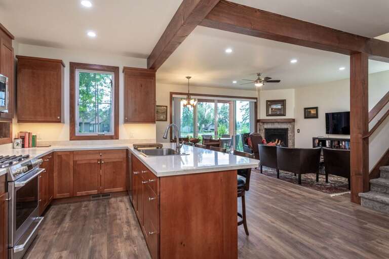 Open floor plan that flows seamlessly throughout the main level Open floor plan that flows seamlessly throughout the main level