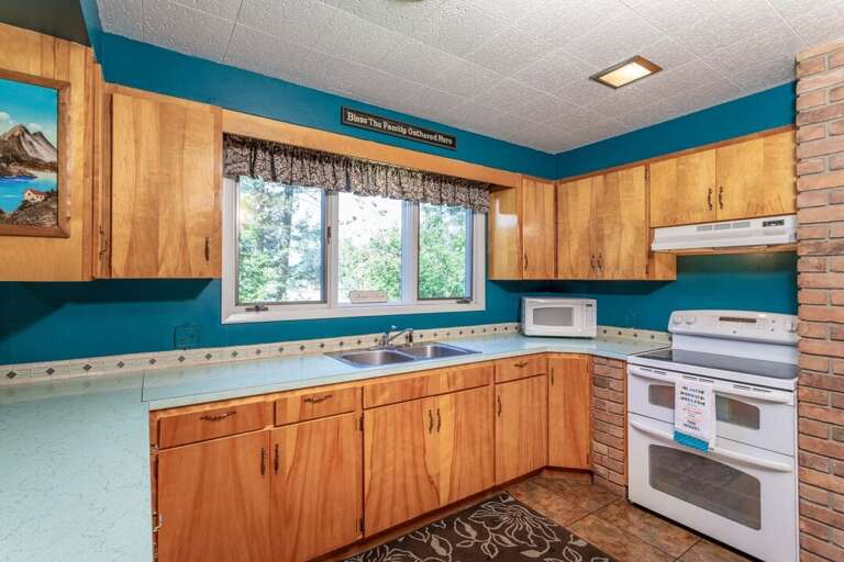 Ample counter space for meal prep | Main Level Ample counter space for meal prep | Main Level