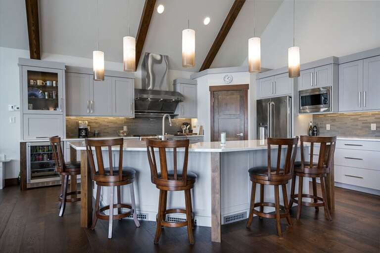 Large kitchen island with bar seating for 5!