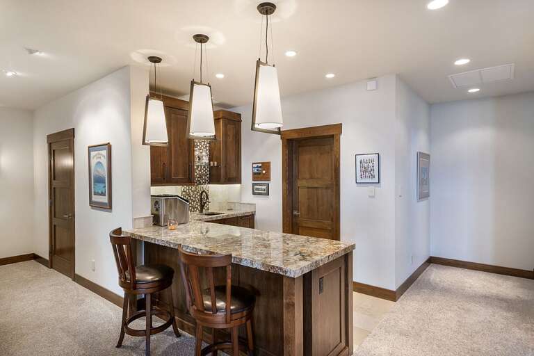 Lower level wet bar!