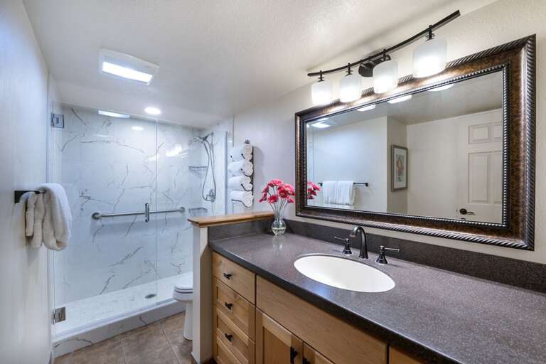 Ample space to get ready | Main Level Ample space to get ready | Main Level