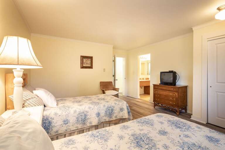 Watch a movie in bed | Main Level Watch a movie in bed | Main Level