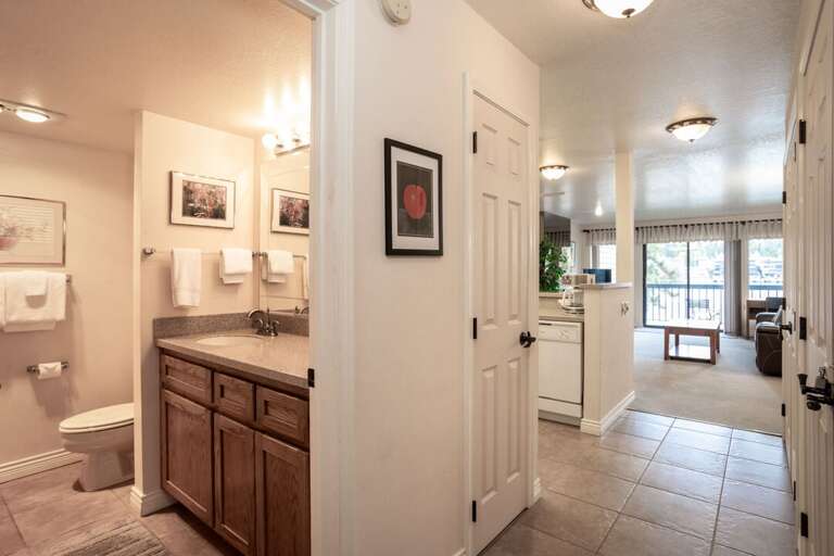 Entryway | Main Level