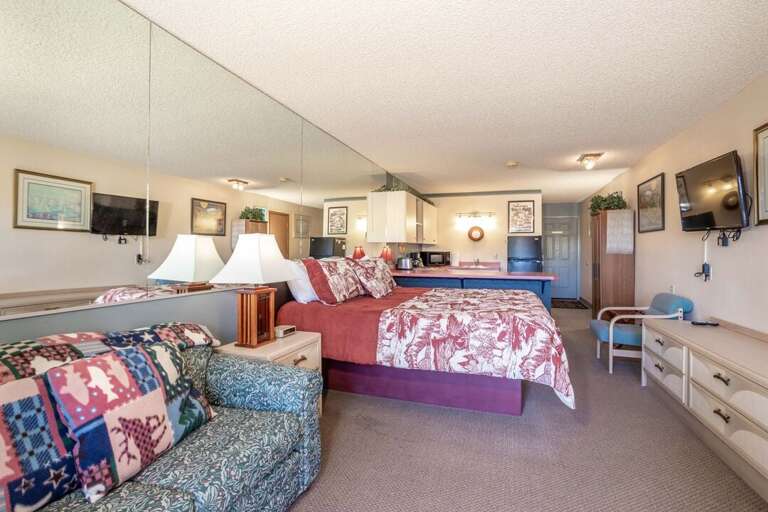 Get a good night's rest | King bed | Main Level Get a good night's rest | King bed | Main Level